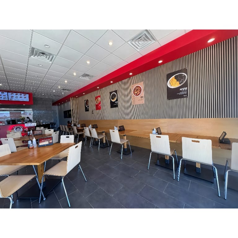 A Warm, Easy Place to Enjoy Your Meal 🪑